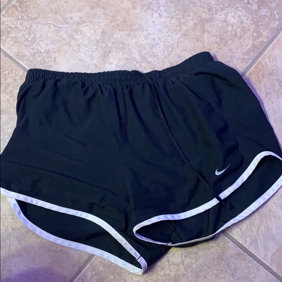 Black Nike running shorts! size medium💓 - Picture 1 of 2